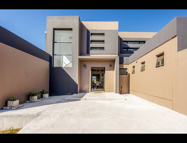 8 BEDROOM HOUSE FOR SALE IN HAASENDAL